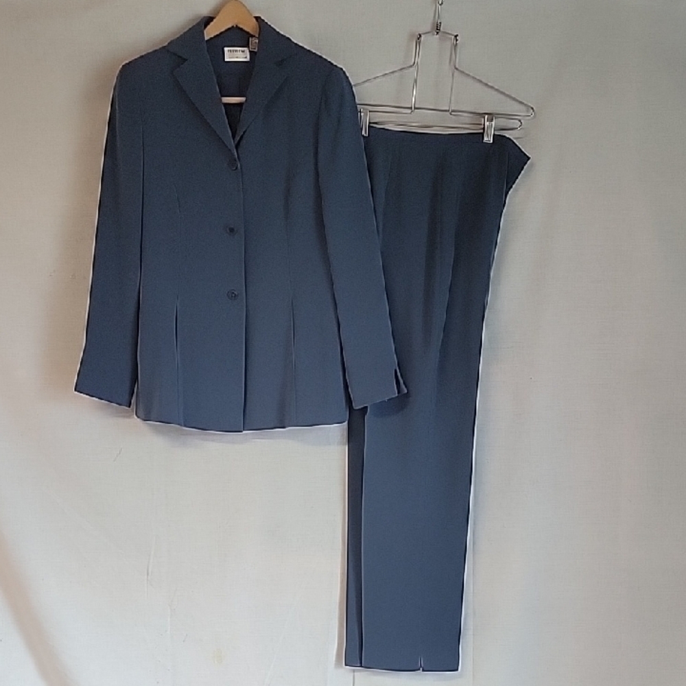 Preview Collection Blue Suit with Notched Lapel and Tailored Fit